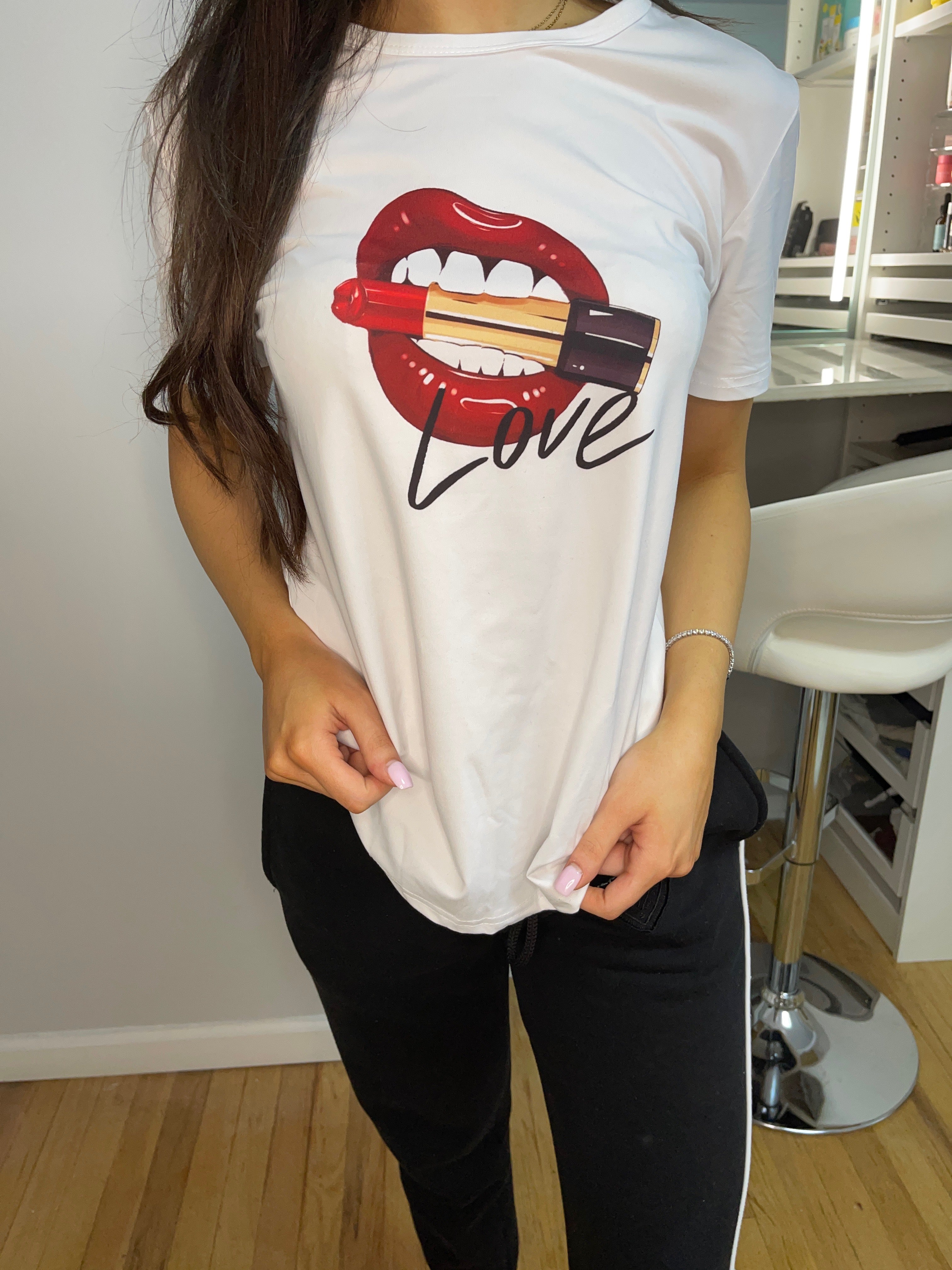 "love" Lips T-shirt